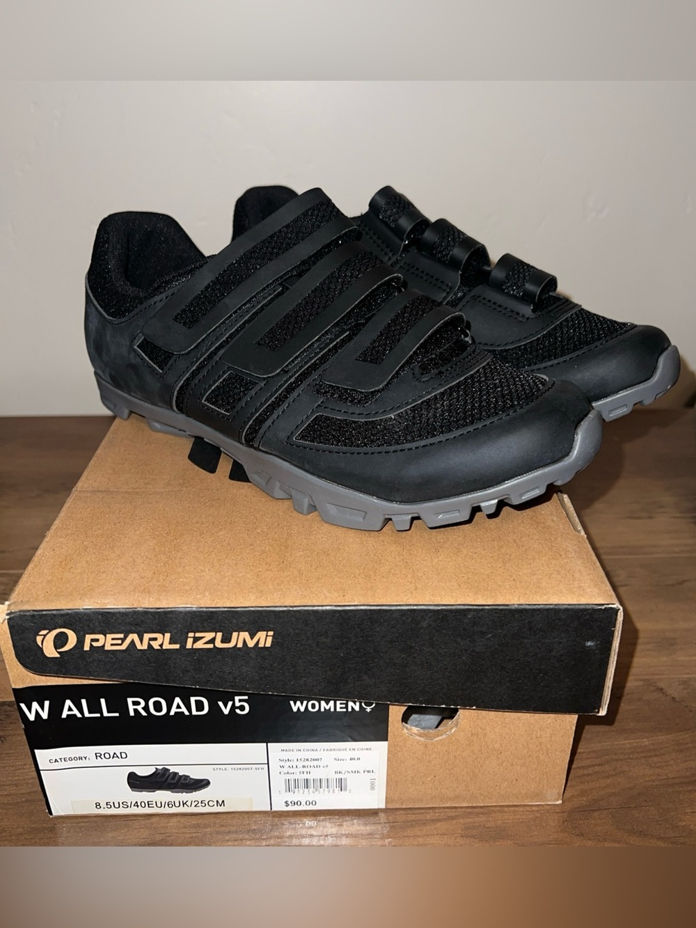 Pearl Izumi Women's All Road v5 Cycling Shoes - Black with Gray Sole